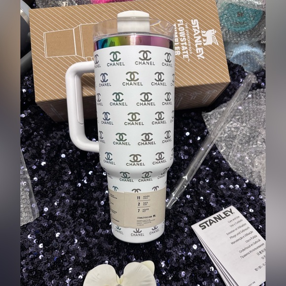 Stanley cc White Quencher Tumbler - Picture 2 of 4